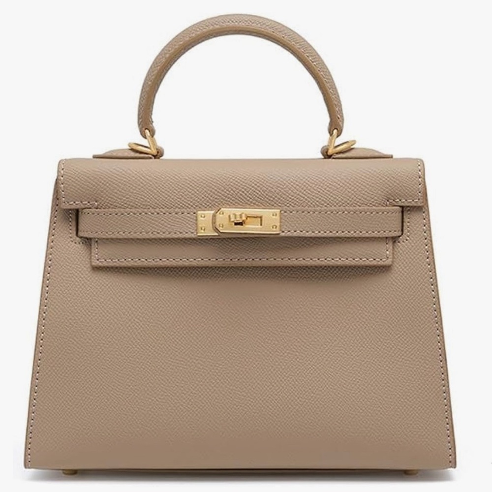 Chic leather purse
